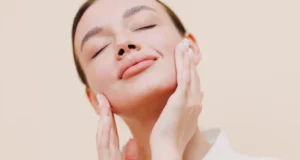 kulit-terlihat-lebih-muda-dengan-anti-aging-serum-20mefree